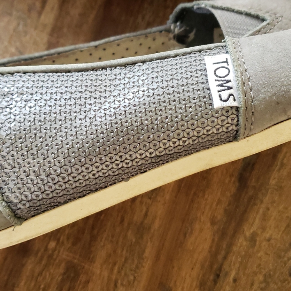 TOMS Classic grey suede flats w/ sequin detail Size 6.5